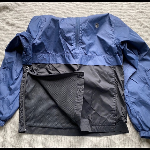 Like new Volcom Windbreaker Boys size XL 14/16 - Picture 3 of 4